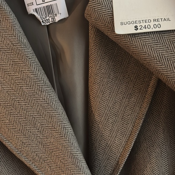 Larry Levine NWT size 16 women’s size large two piece suits and sepeperates - Picture 11 of 11